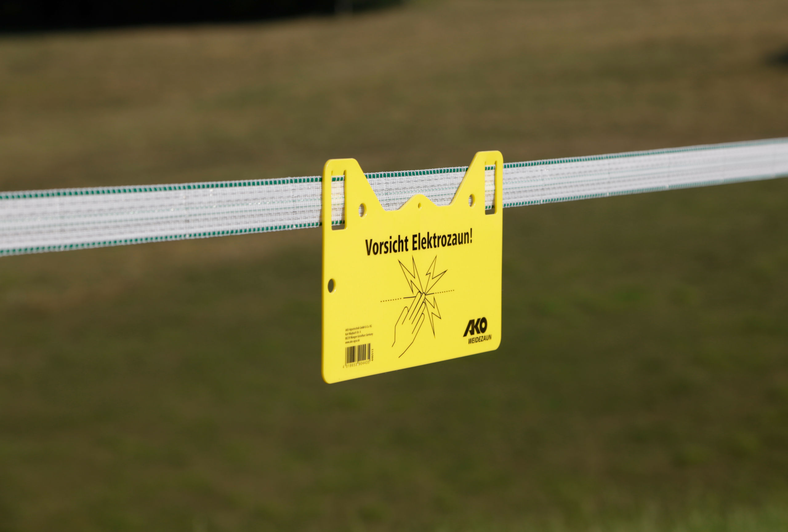 Warnschild "Vorsicht Elektrozaun!" zum Einhängen - AKO Warnschild "Vorsicht Elektrozaun!" zum Einhängen von AKO