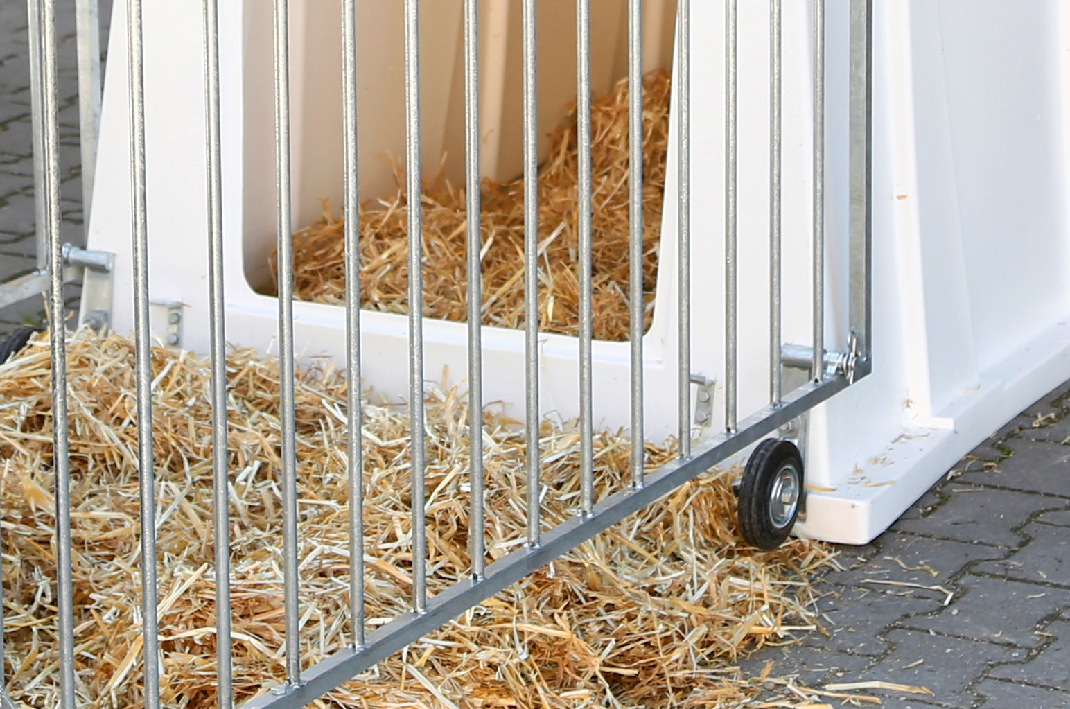 Kälberiglu CalfHouse PE UV+ mit leichter Umzäunung von Kerbl 14566