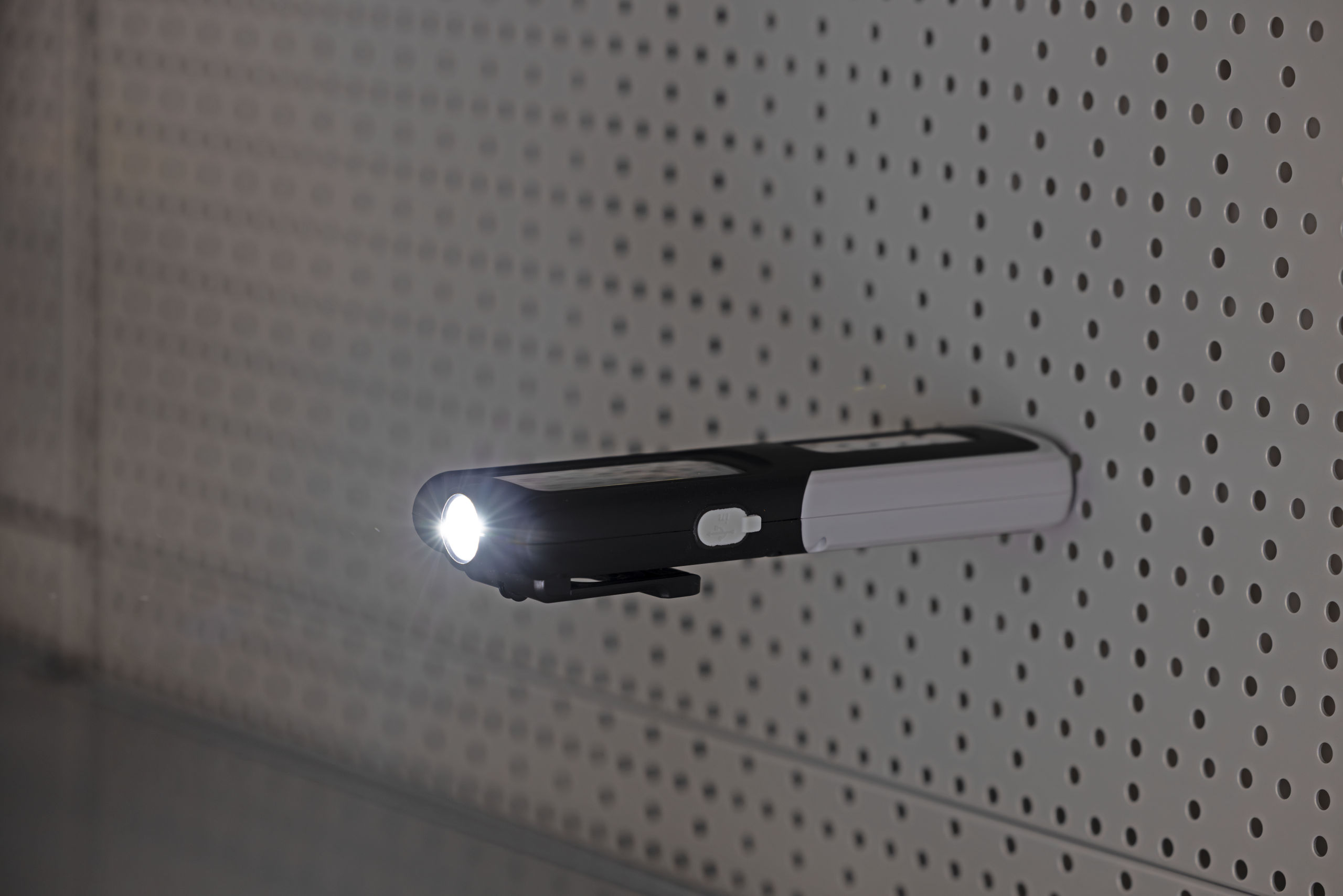 LED-Handleuchte WorkFire 350 - Kerbl LED-Handleuchte WorkFire 350 von Kerbl