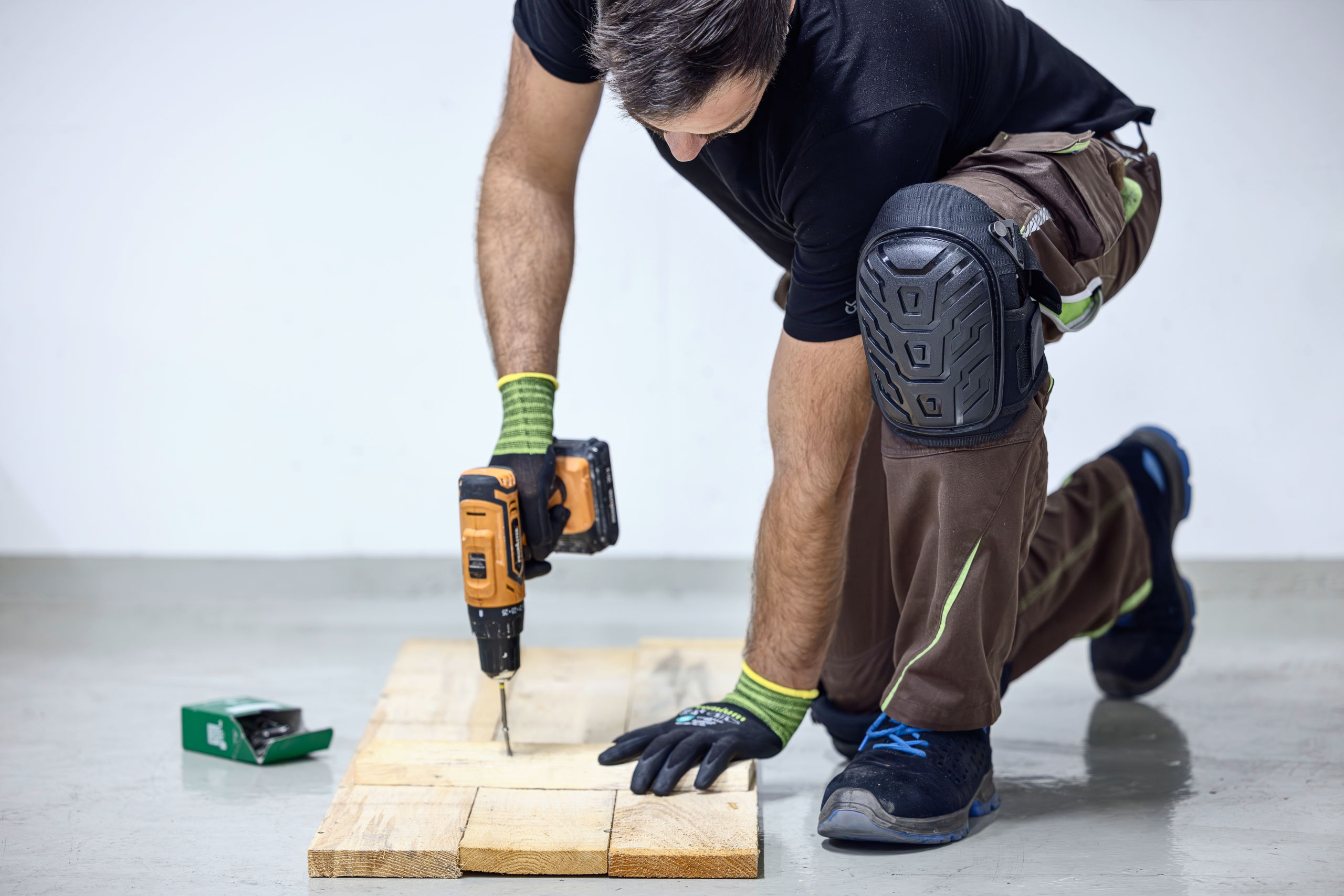 Knieschützer ComfortKnee mit Hartschale und Klettverschluss von Kerbl