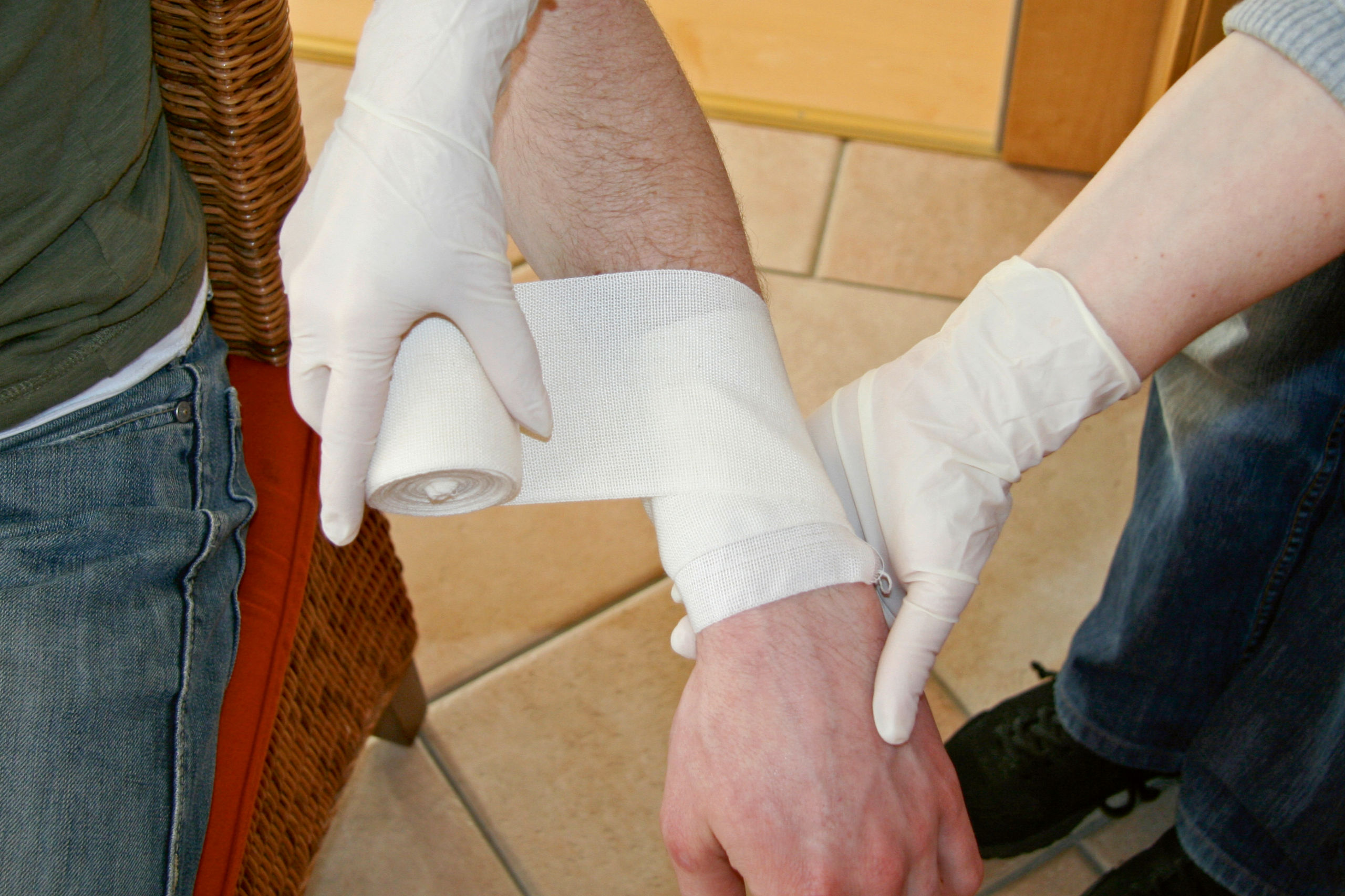 Einmalhandschuhe Latex Classic | 100 Stück von Kerbl