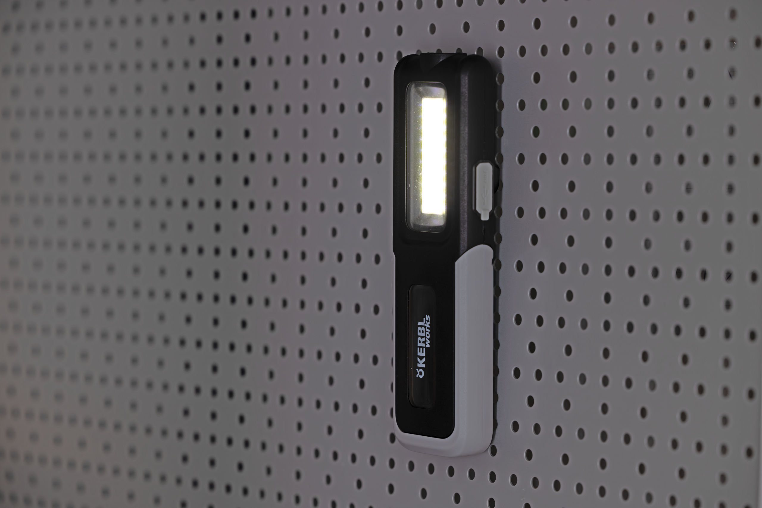 LED-Handleuchte WorkFire 350 - Kerbl LED-Handleuchte WorkFire 350 von Kerbl