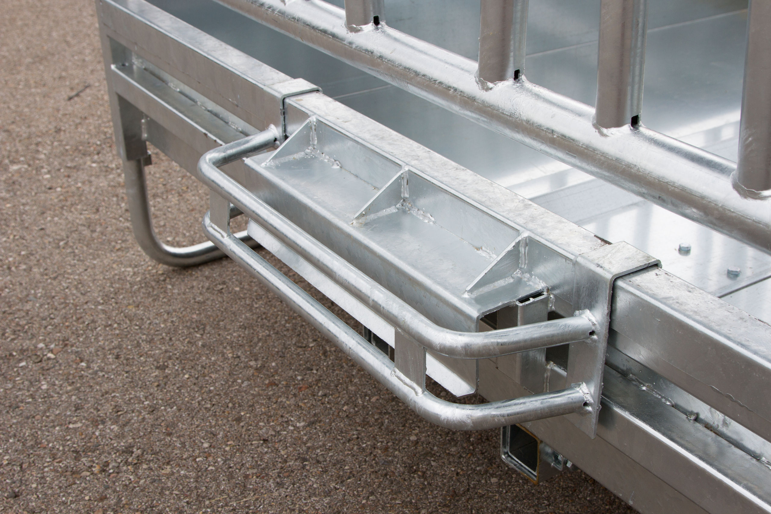 Viereckraufe Standard mit Palisadenfressgitter von Kerbl 291289