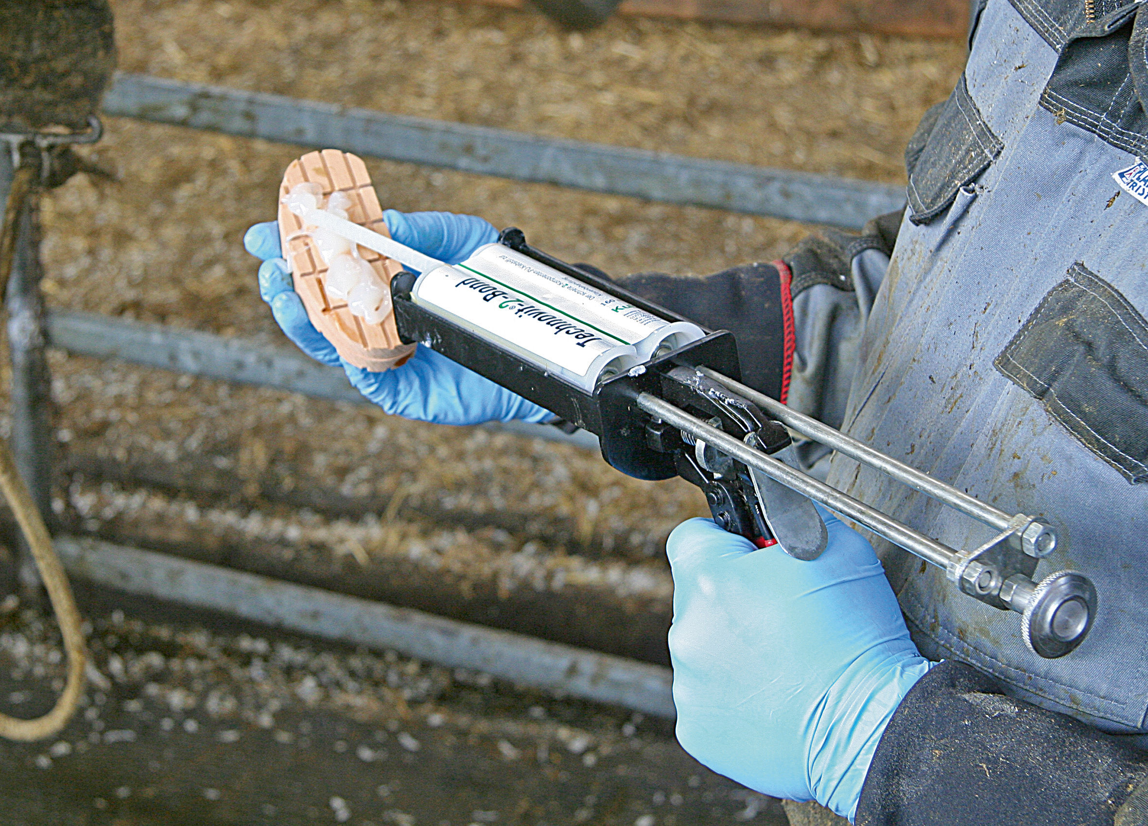 Technovit®-2-Bond Starterset mit Dosierpistole von Kulzer